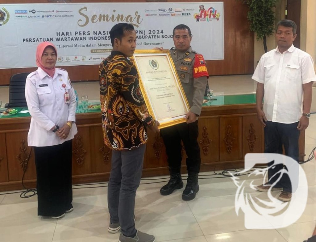 Kapolres Bojonegoro Peduli Pers Terima Piagam Penghargaan dari&nbsp;PWI