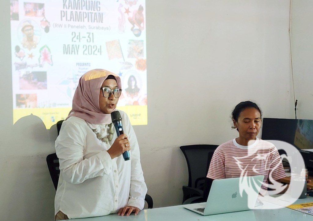 Unair Ajak Warga Kampung Plampitan Gelar Pameran Seni Urban  