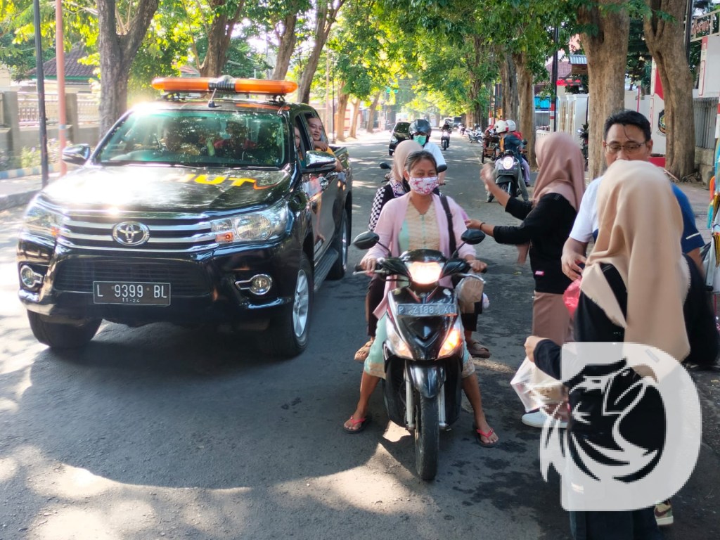 Perhutani KPH Banyuwangi Barat di Jum’at Berkah Bagi Makanan