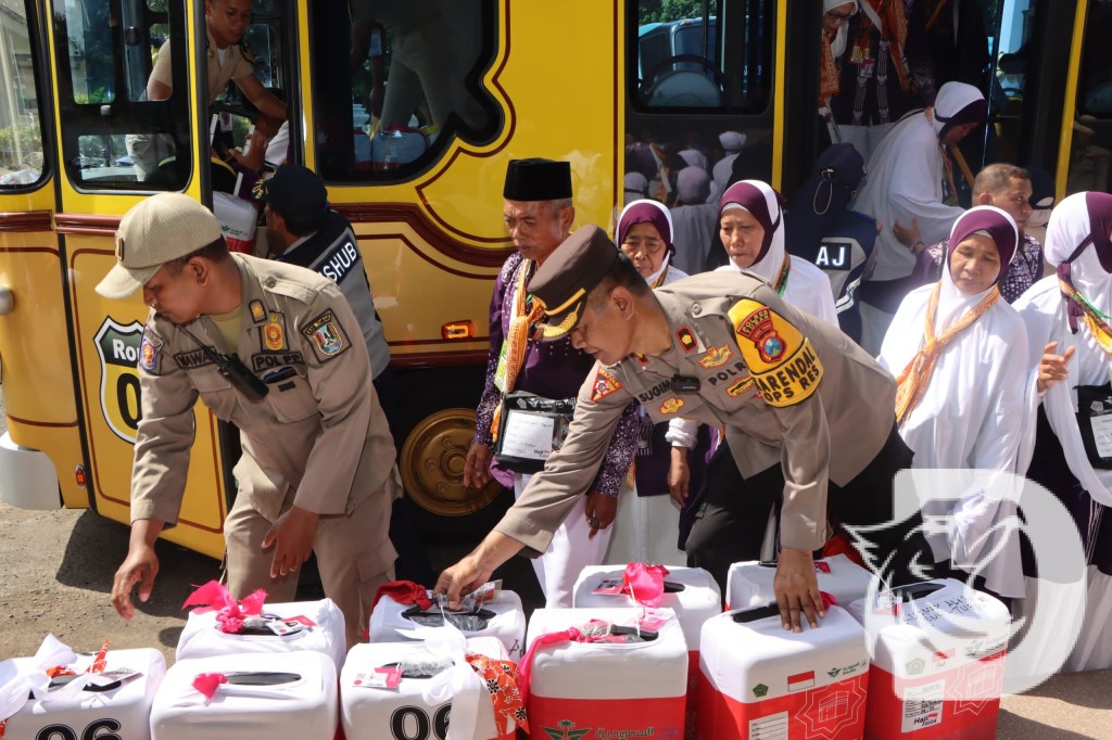 Polres Tuban Sepenuh Hati Bantu Pemberangkatan Calon Jamaah&nbsp;Haji