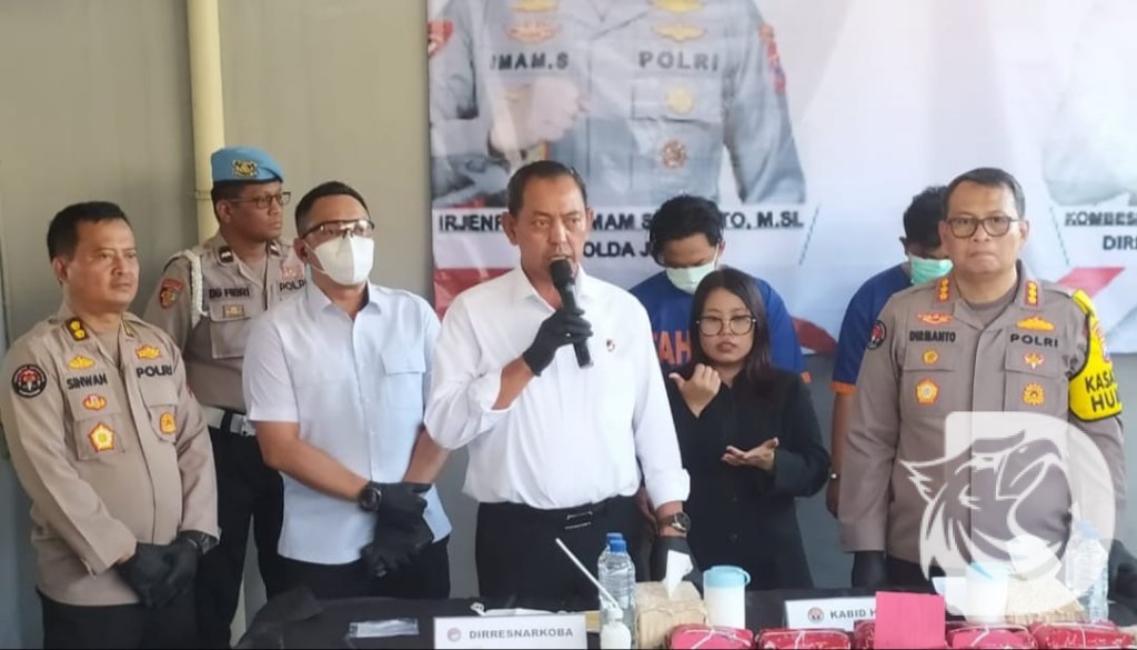 Subdit II Ditreskoba Polda Jatim Bongkar Home Industri Rp 23 Miliar Pil Carnophen dan Pil LL