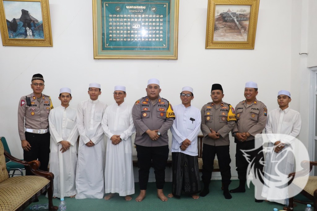 Kapolres Tanjung Perak Kunjungan ke Ponpes Assalafi Al- Fitrah Surabaya