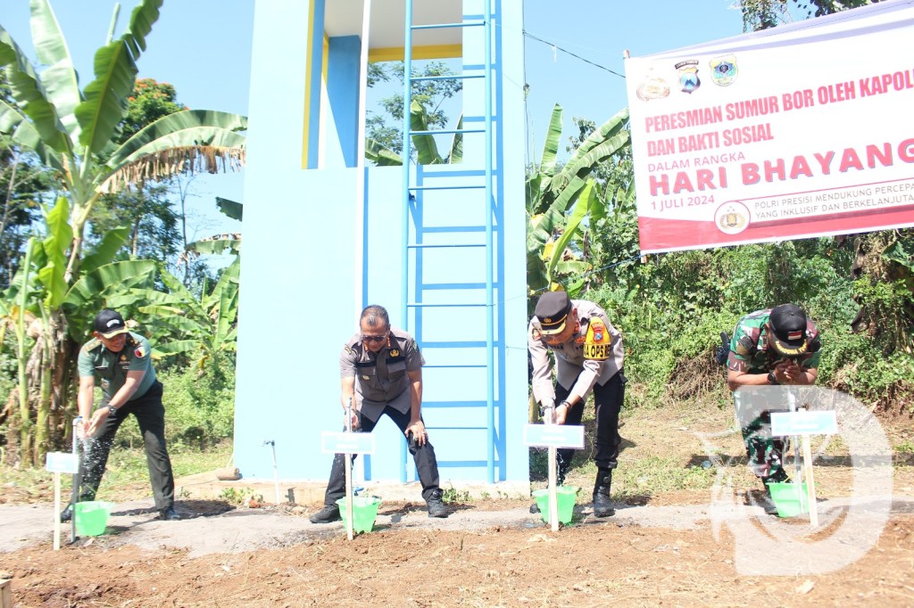Polres Bondowoso Bangun Sumur Bor, Atasi Krisis Air&nbsp;Bersih